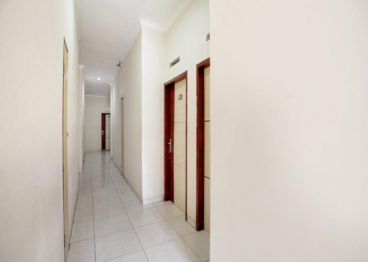 Oyo 2554 Hotel Arimbi Lama Dewi Sartika Бандунг Екстериор снимка