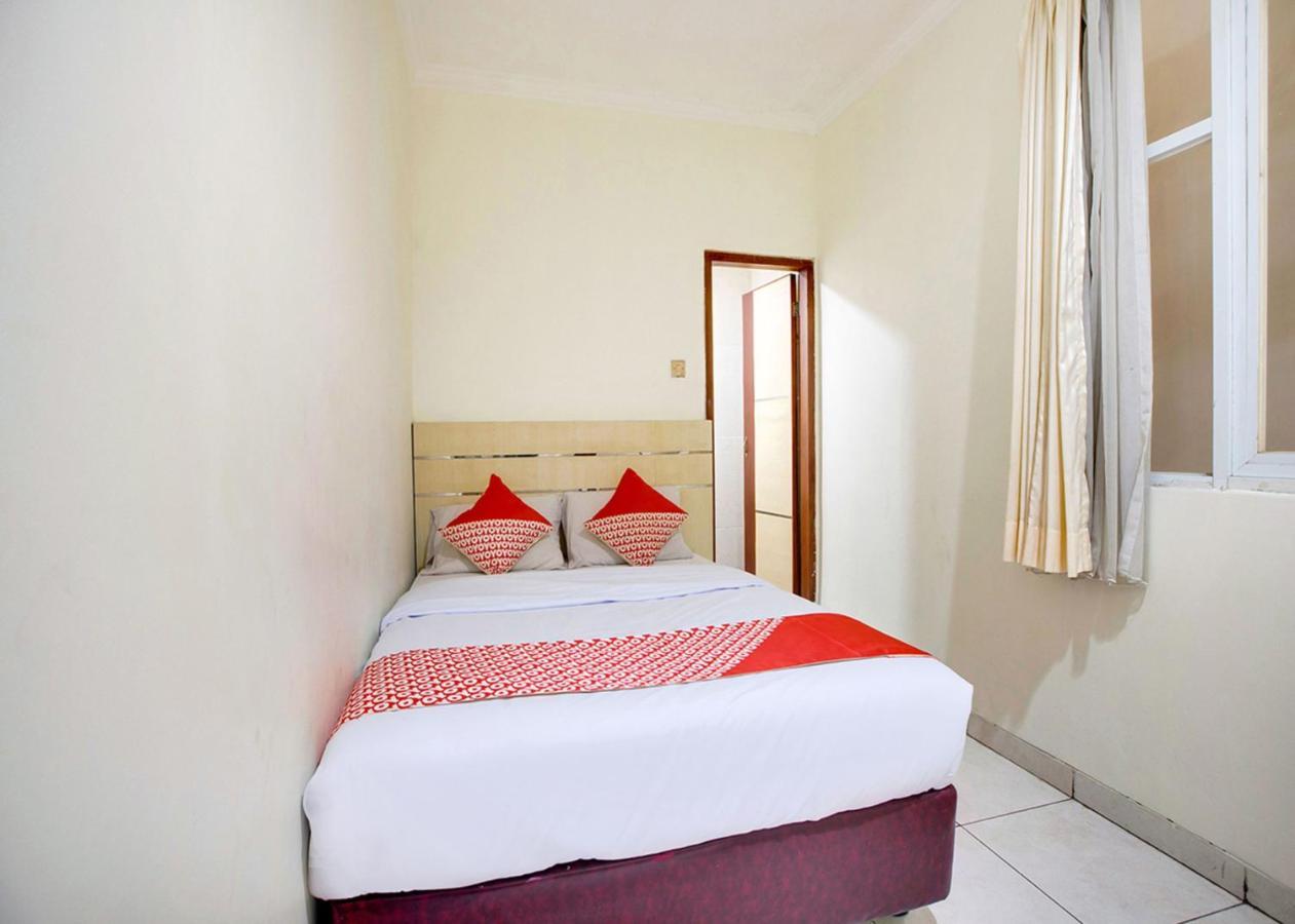 Oyo 2554 Hotel Arimbi Lama Dewi Sartika Бандунг Екстериор снимка