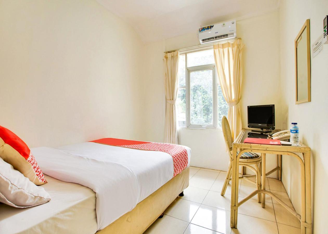 Oyo 2554 Hotel Arimbi Lama Dewi Sartika Бандунг Екстериор снимка